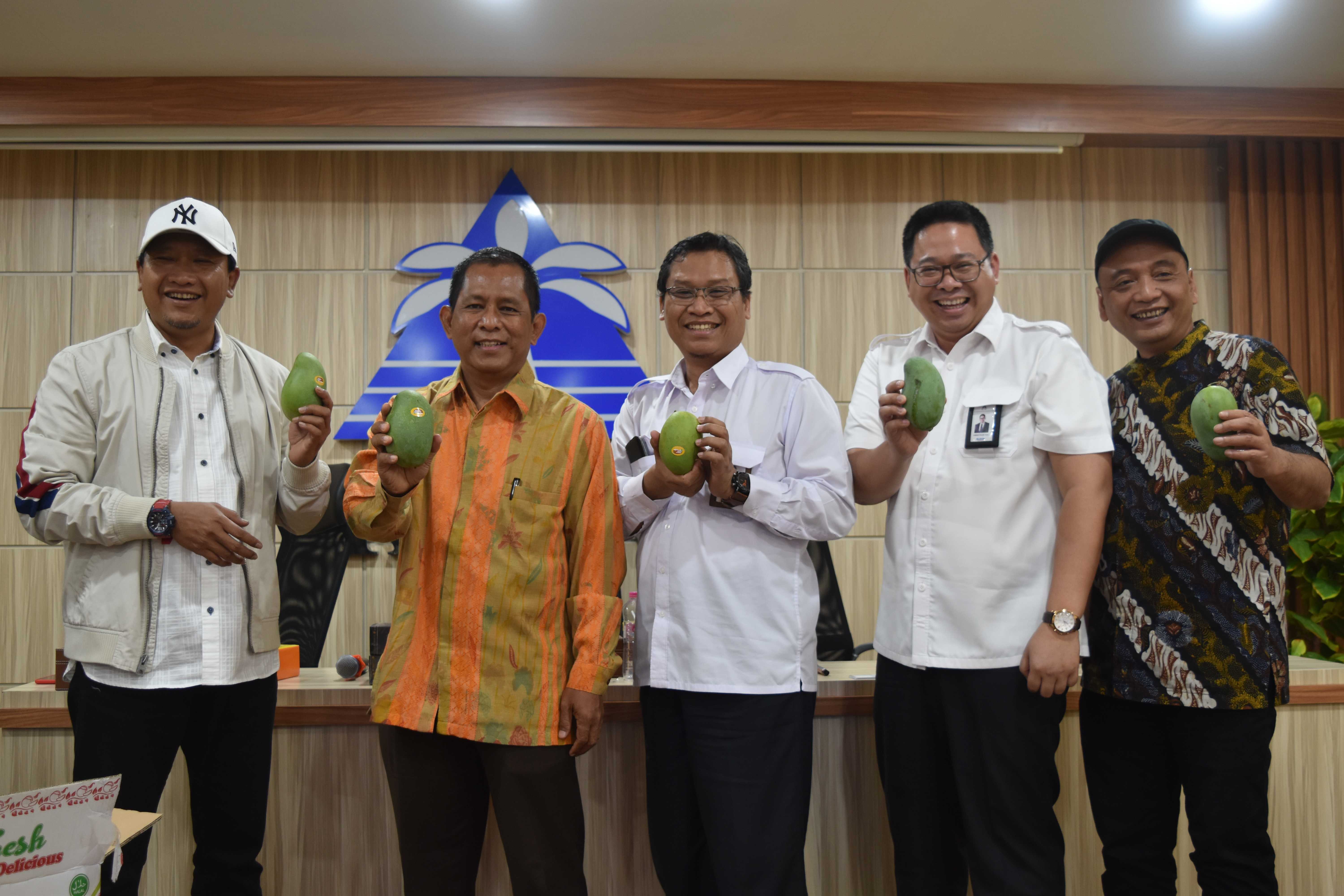 Kunjungan benchmarking bupati ke PT KIW