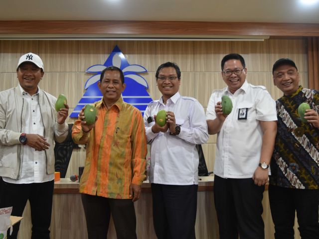 Kunjungan benchmarking bupati ke PT KIW